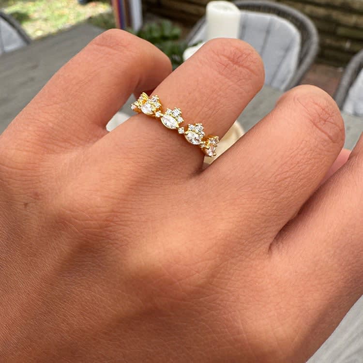 Ladies Band With Marquise And Round Diamond