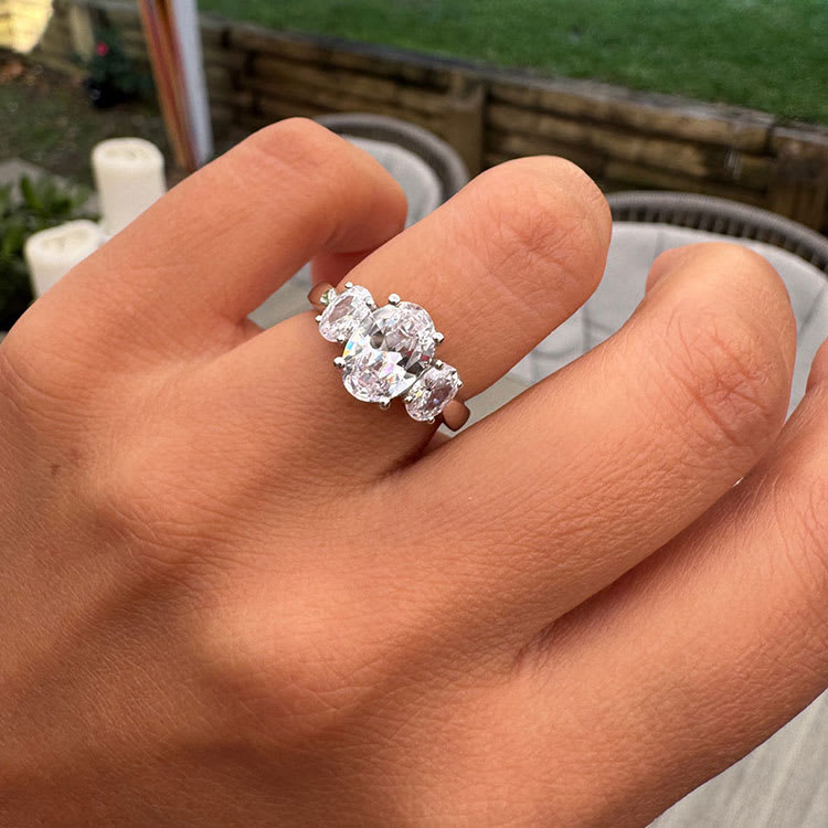 Oval Lab Trilogy Ring