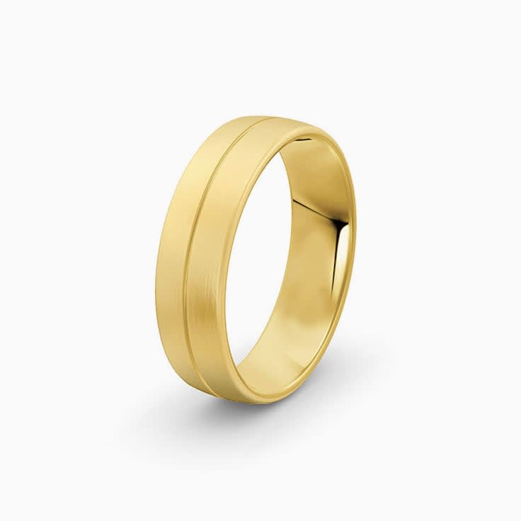 Center grooved classic mens ring