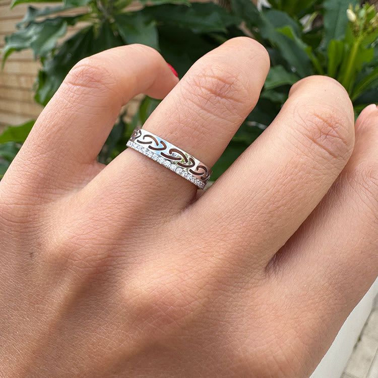 Unique pattern and diamond gold band