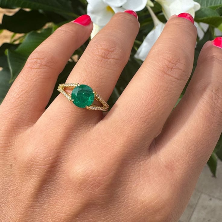 Natural Green Emerald On A Split Band