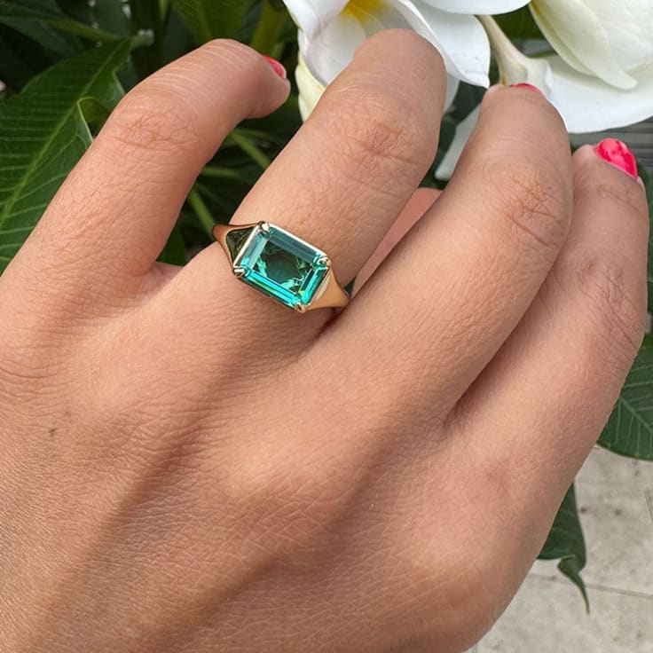 Green tourmaline on a plain band