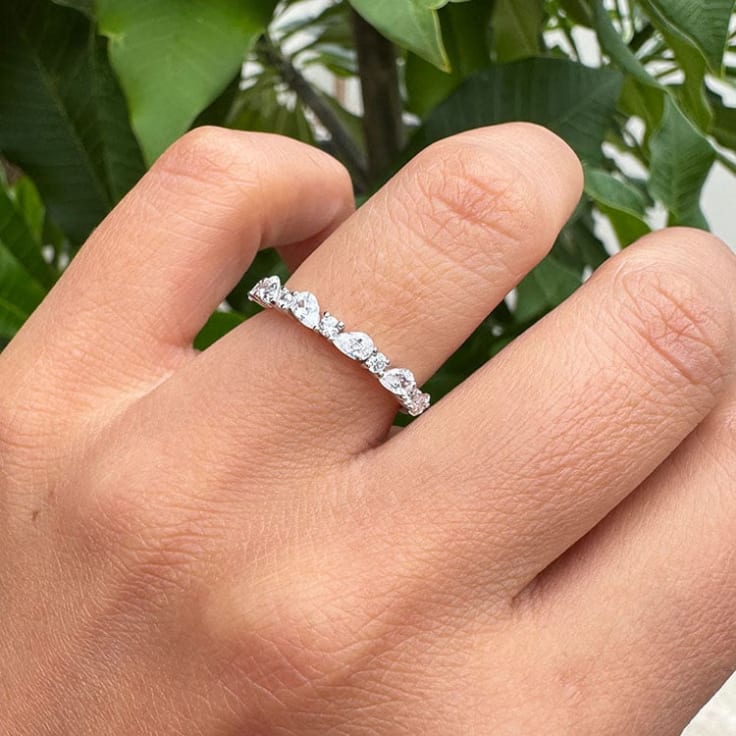 Round Diamond With Pear Diamond Band