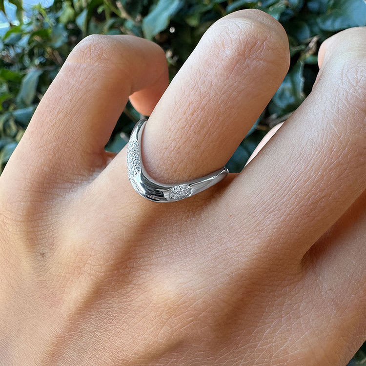 Deep curve unique diamond band