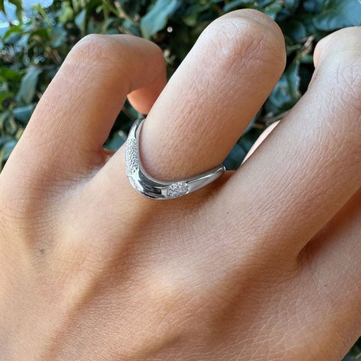 Deep curve unique diamond band