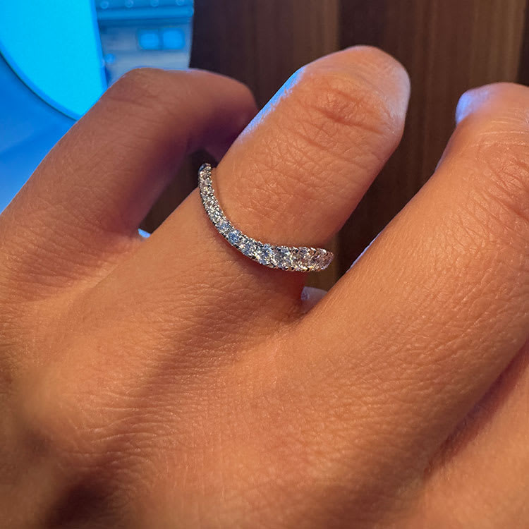 Graduated diamond wishbone ring