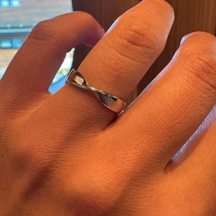Unique ladies plain wedding band