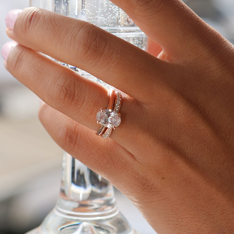 Classic lab oval with a hidden halo