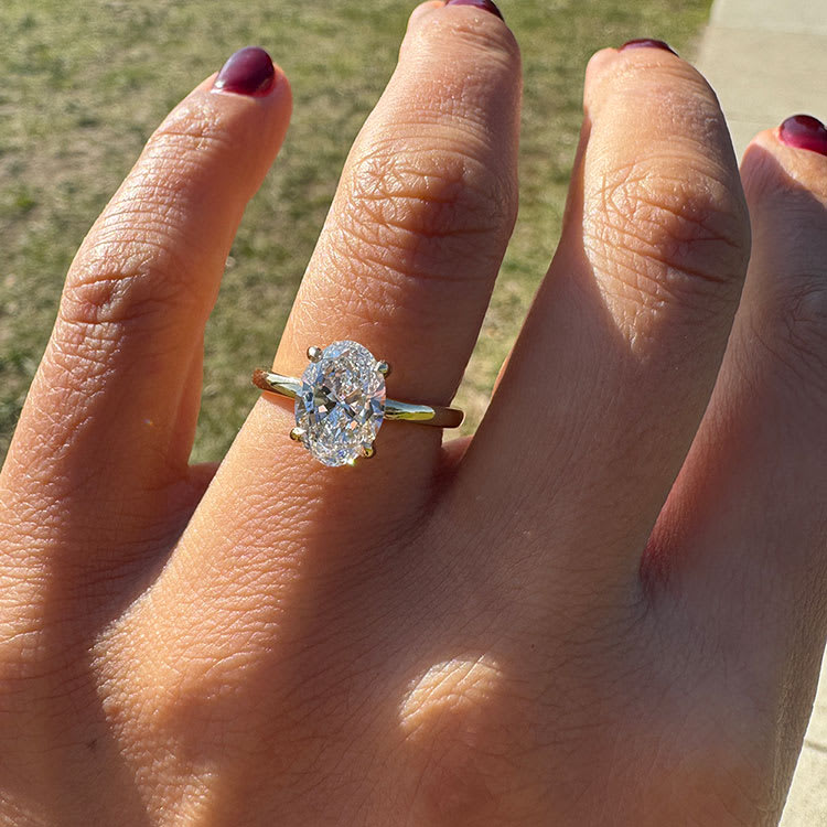 Classic lab oval with a hidden halo