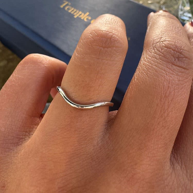 Fine plain gold curve ring