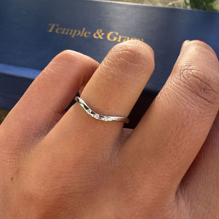 Fine diamond and gold curve ring