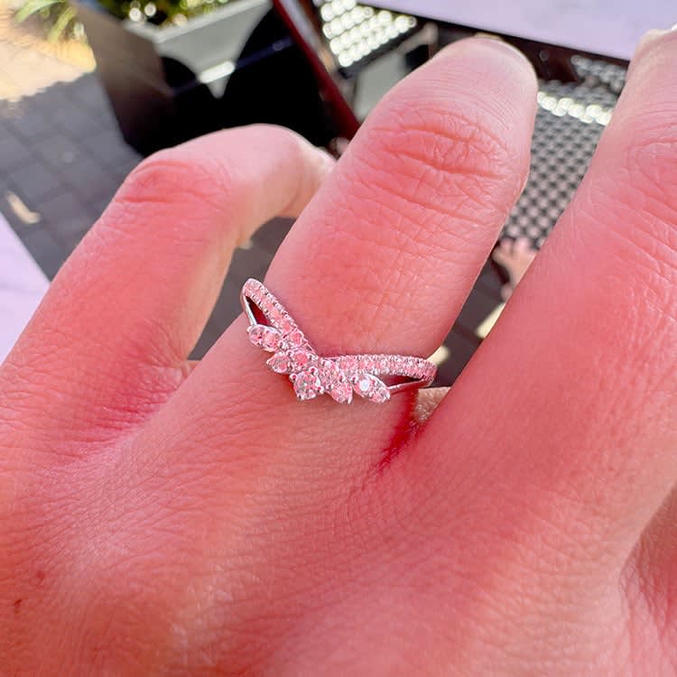 Unique ladies fitted wedding ring