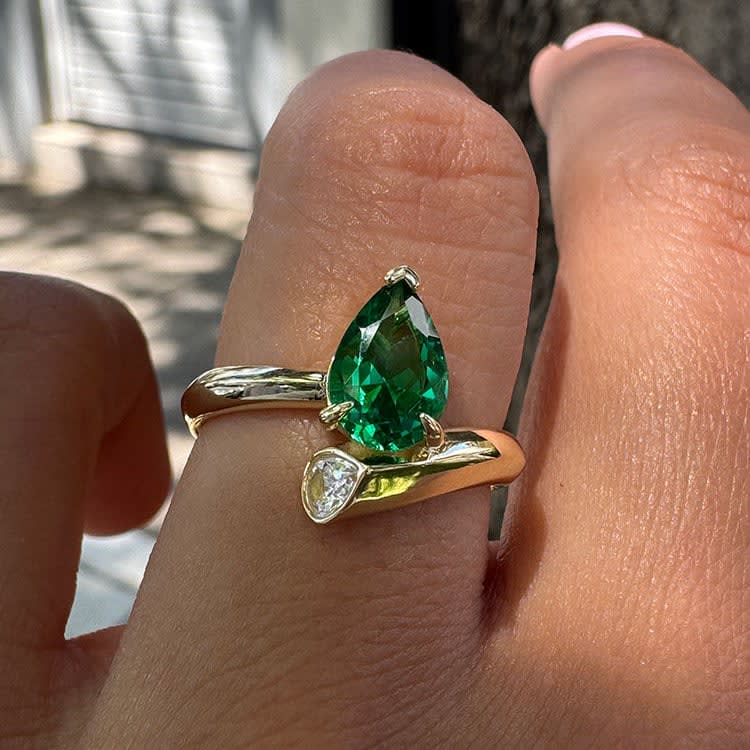 Green emerald in a unique setting