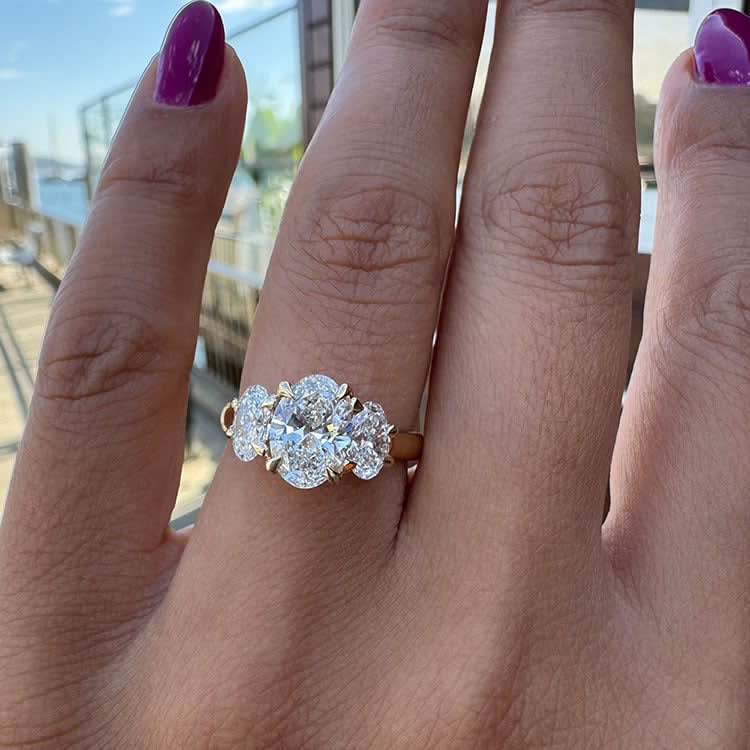 Oval trilogy on a 3mm band