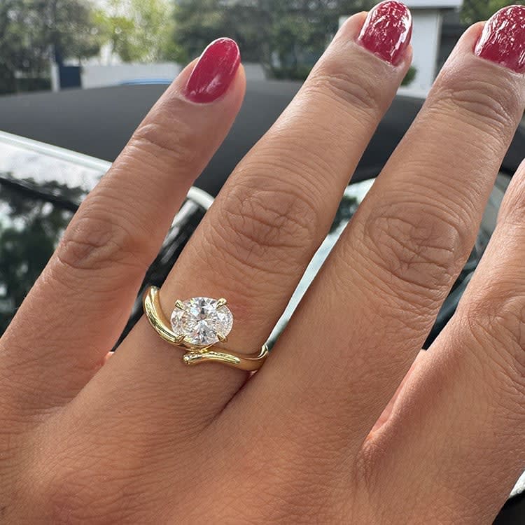 Oval engagement ring with lab diamond