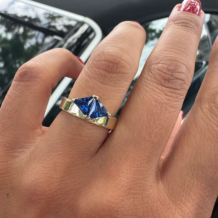 Cigar band with lab grown blue sapphire