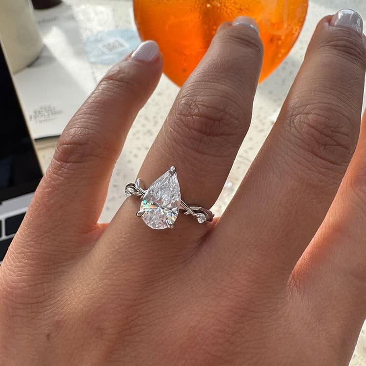 Pear cut diamond on unique band
