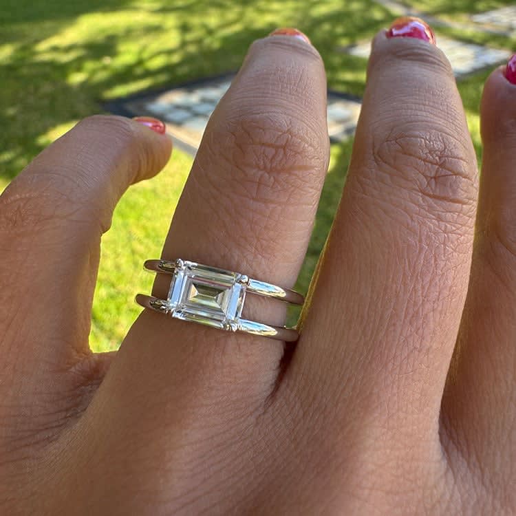 Emerald diamond on a double band