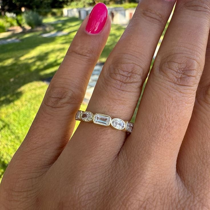 Lab emerald and oval band