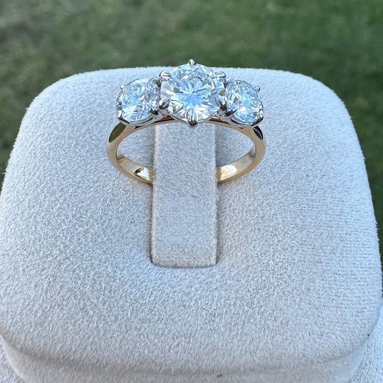 Round diamond trilogy ring on gold band