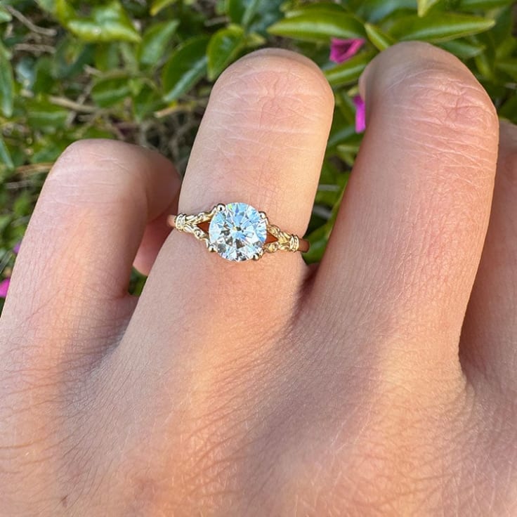 Ideal cut Round diamond on vintage setting