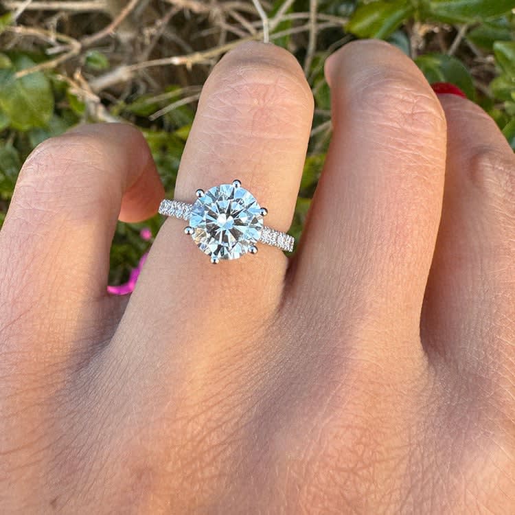 Round diamond with hidden halo and diamond band