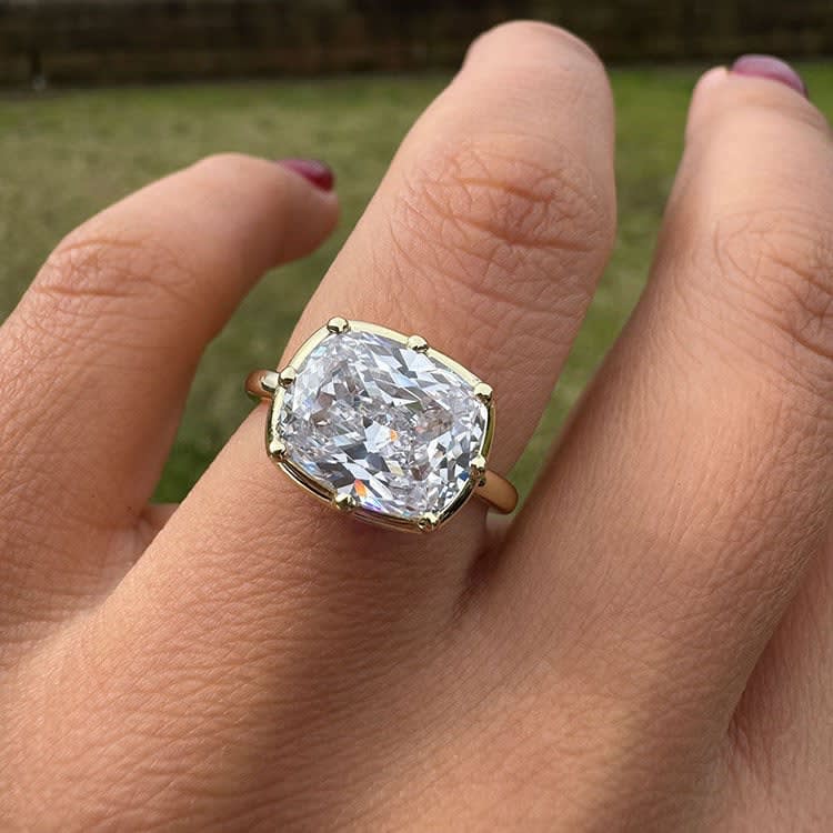 4ct cushion on a solid gold ring