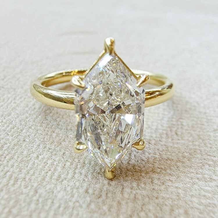 2 carat dutch marquise in yellow gold
