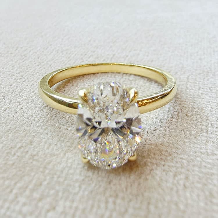 2 carat oval D VVS2 in yellow gold