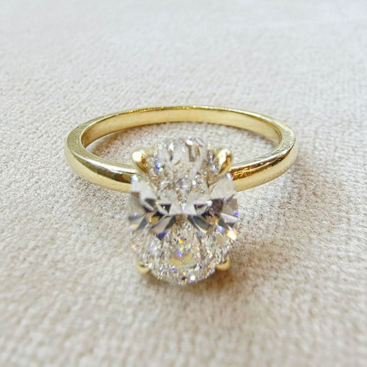 2 carat oval D VVS2 in yellow gold