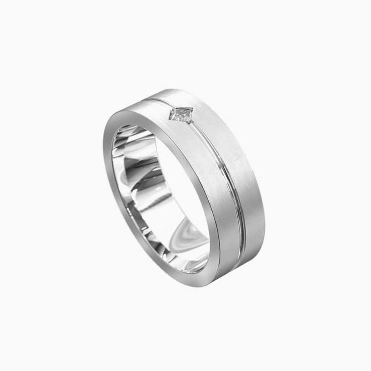 Mens ring with natural diamond
