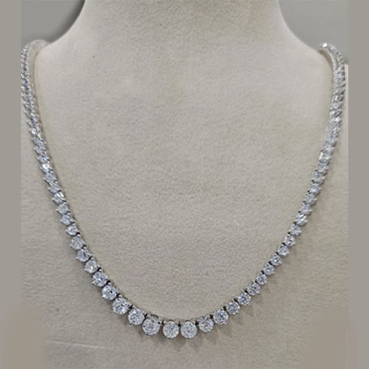 10ct Lab Graduated necklace