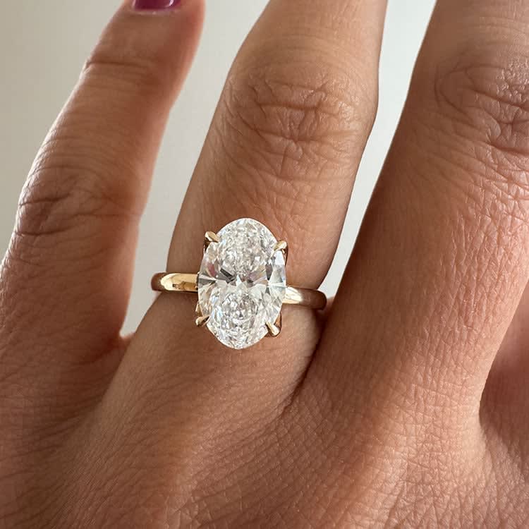 Oval on a tulip setting plain band