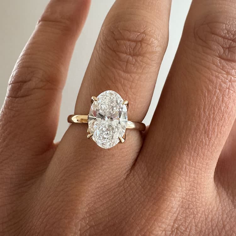 Oval on a tulip diamond setting