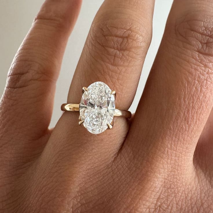 Oval on a tulip diamond setting