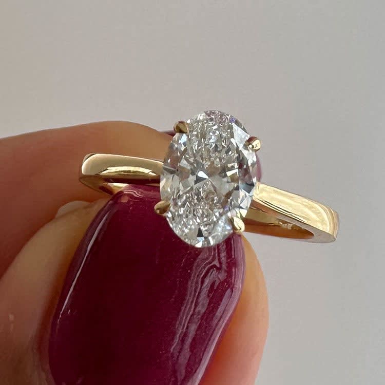 1 carat oval in yellow gold setting