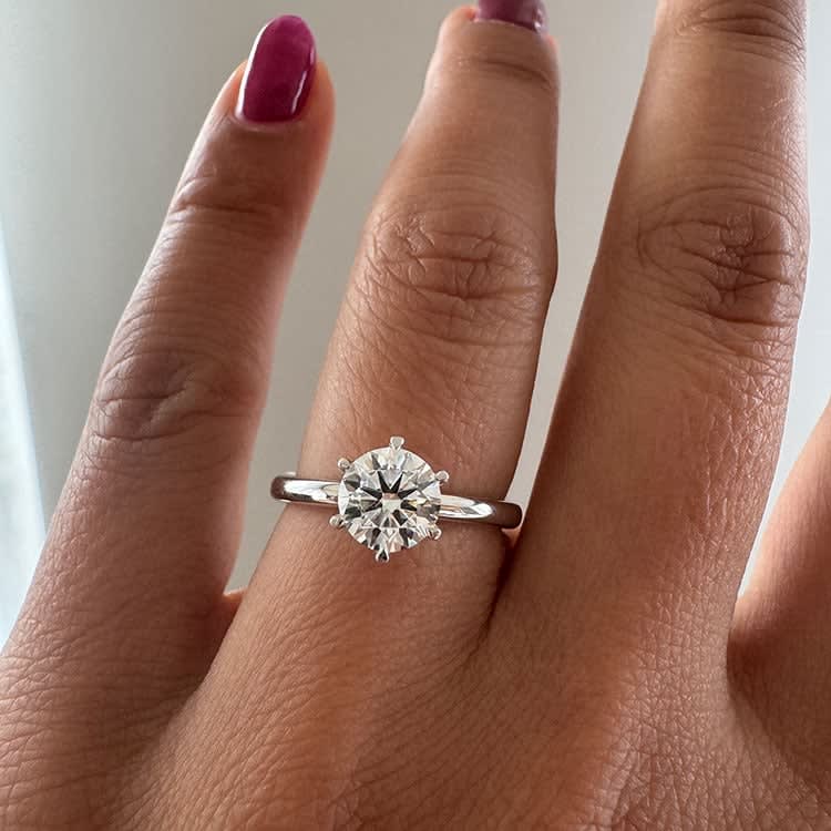 Round diamond on a rounded band