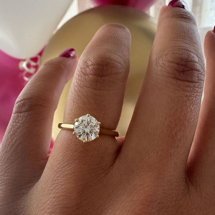 Round diamond solitaire lab ring
