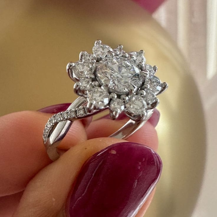 Floral design with 1ct center stone