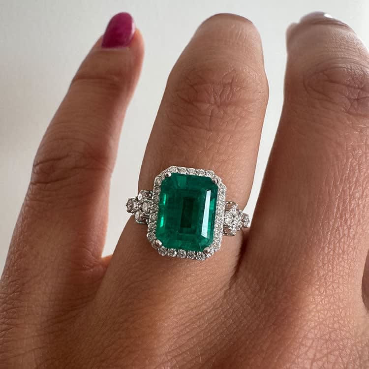 Green emerald lab diamond in white gold