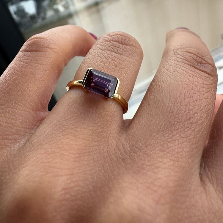 Lab Alexandrite on a gold band