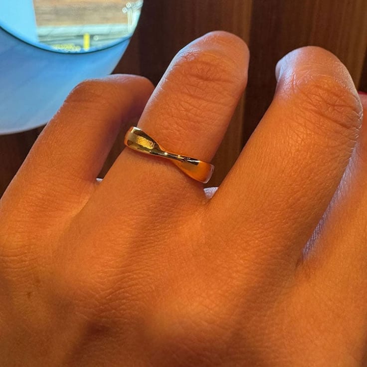 Yellow gold 3mm wedding band