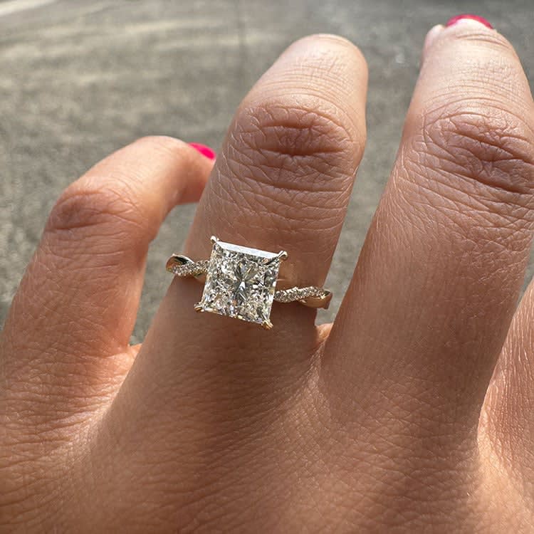 2 carat princess cut on a twisted band