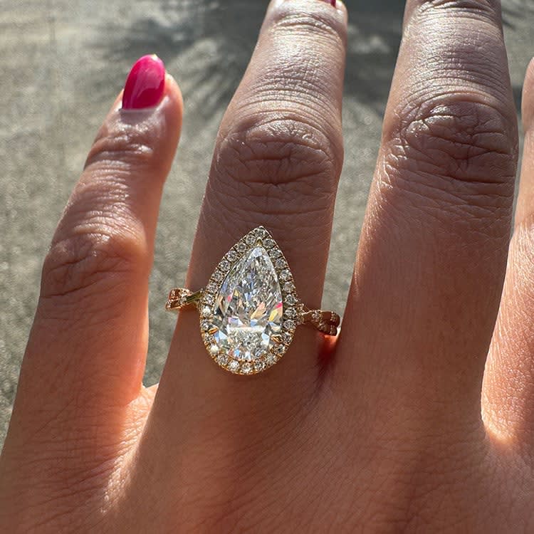 Pear cut diamond with halo