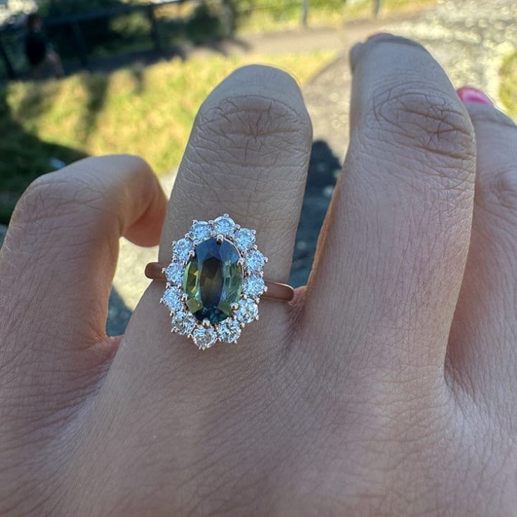 Natural teal sapphire in rosegold