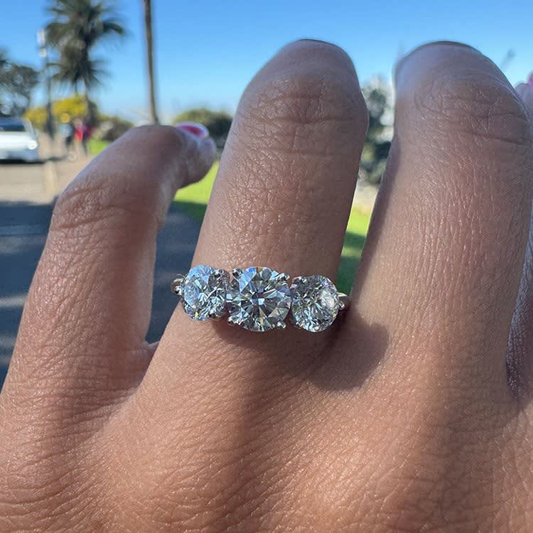 Round diamond trilogy ring in white gold
