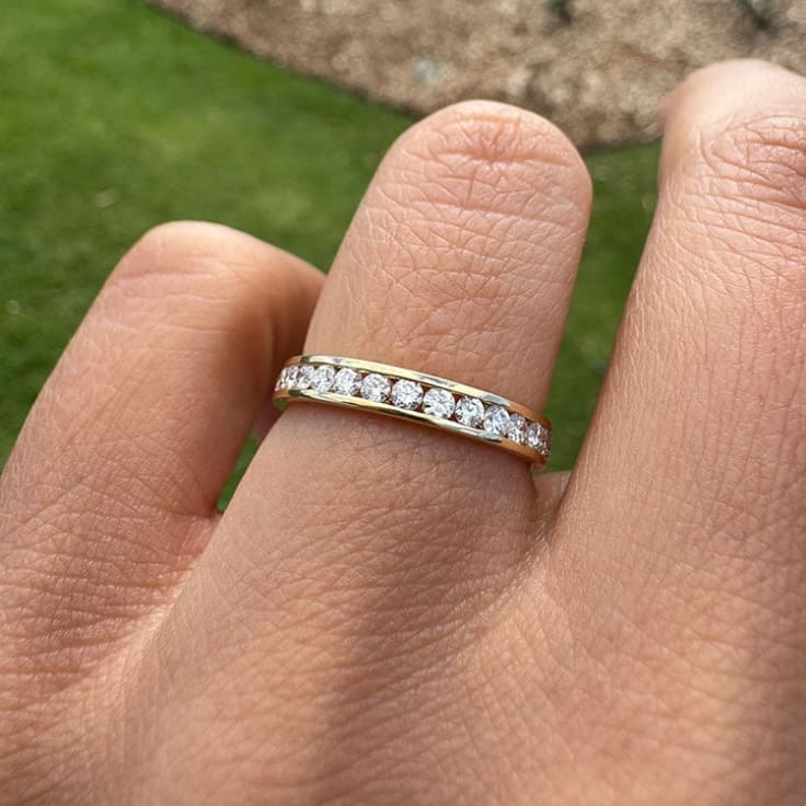 9k yellow gold channel set ring