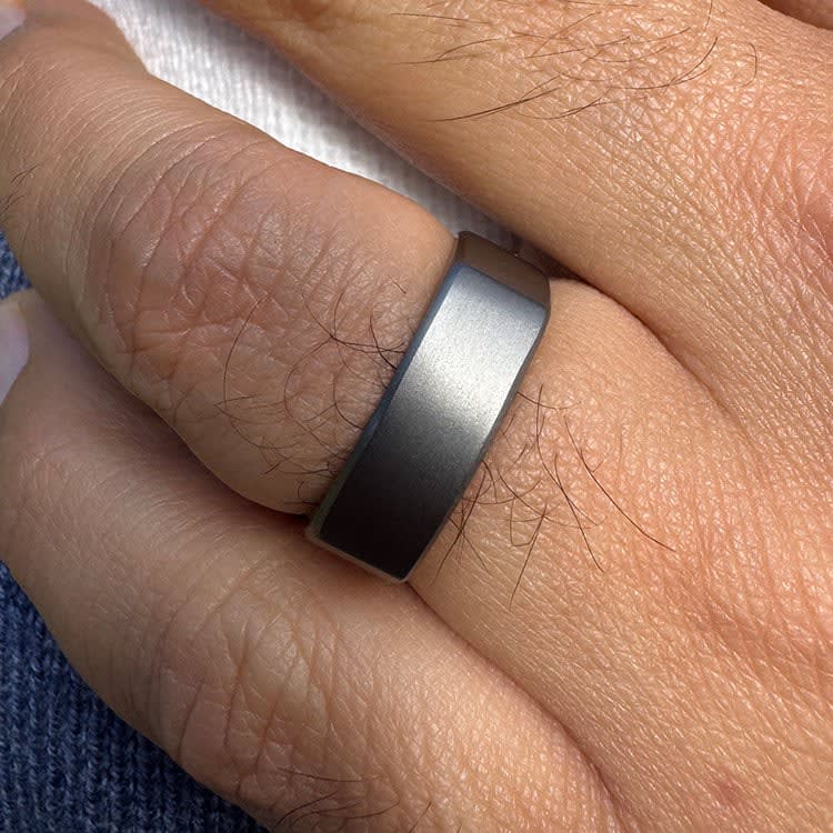 Flat top tantalum ring