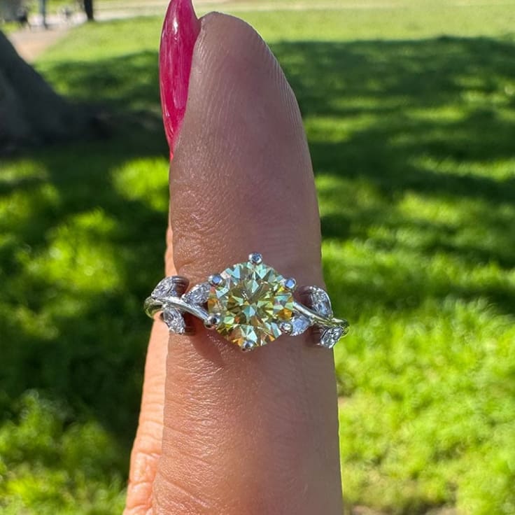 Yellow lab round diamond ring