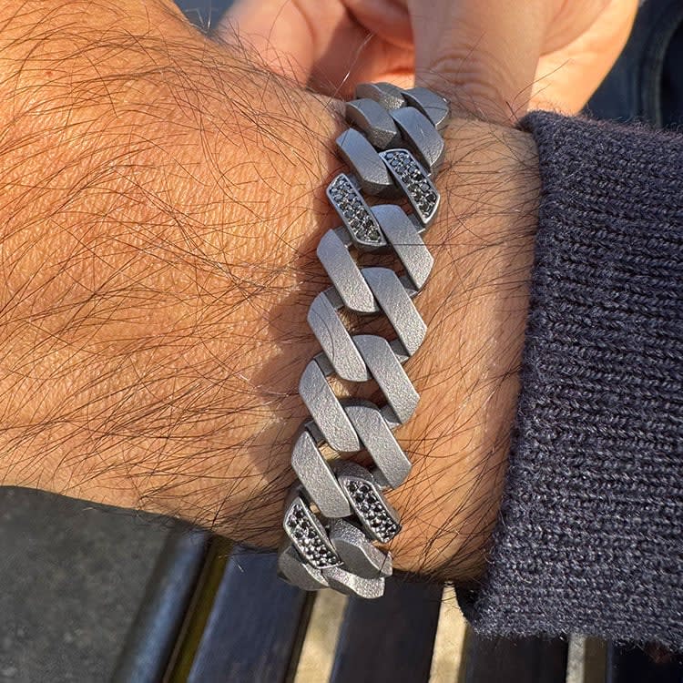 Tantalum bracelet with black diamonds